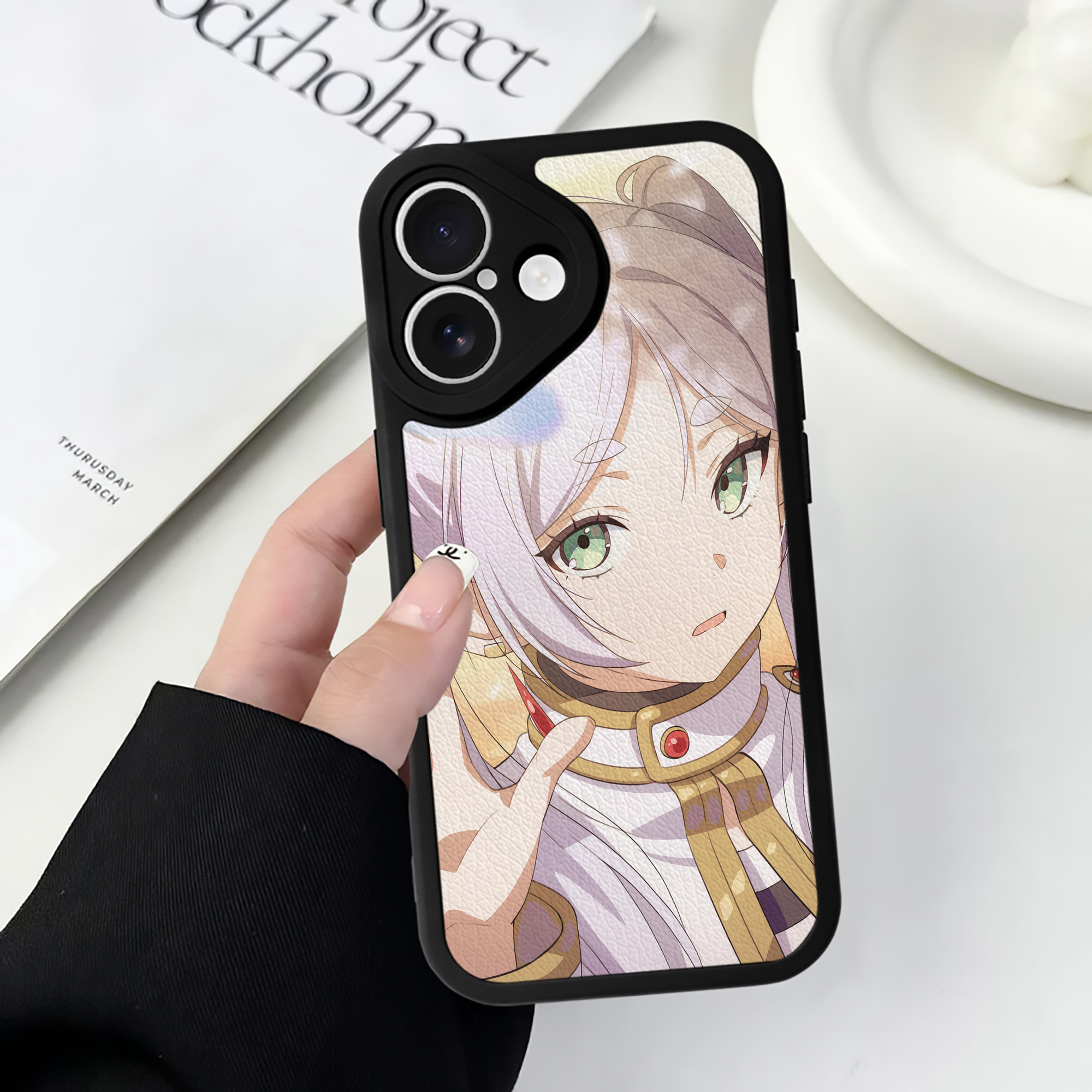 （画像用） 葬送のフリーレン Frieren 【iPhone 16シリーズ対応】シリコンスマホケース（レザー調） 材質：シリコン